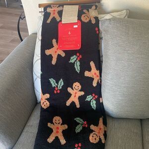 VIRAL HTF Gingerbread Man Christmas Holiday Throw NWT Cozy Cottage